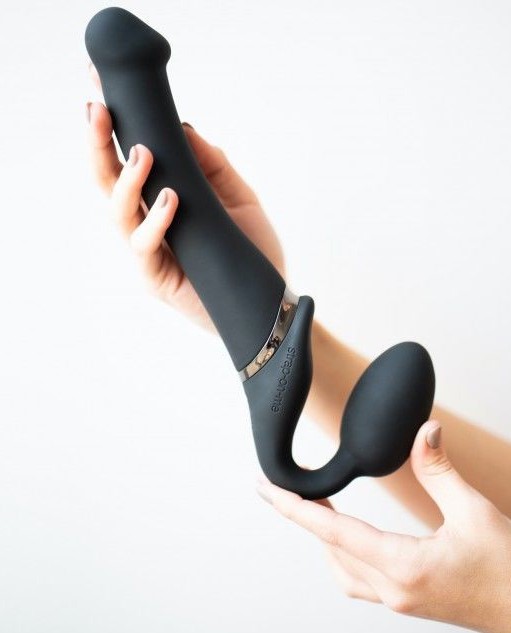 Безремневой страпон с вибрацией Strap-On-Me Vibrating Bendable Strap-on Size M, черный