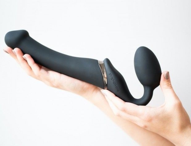 Безремневой страпон с вибрацией Strap-On-Me Vibrating Bendable Strap-on Size M, черный